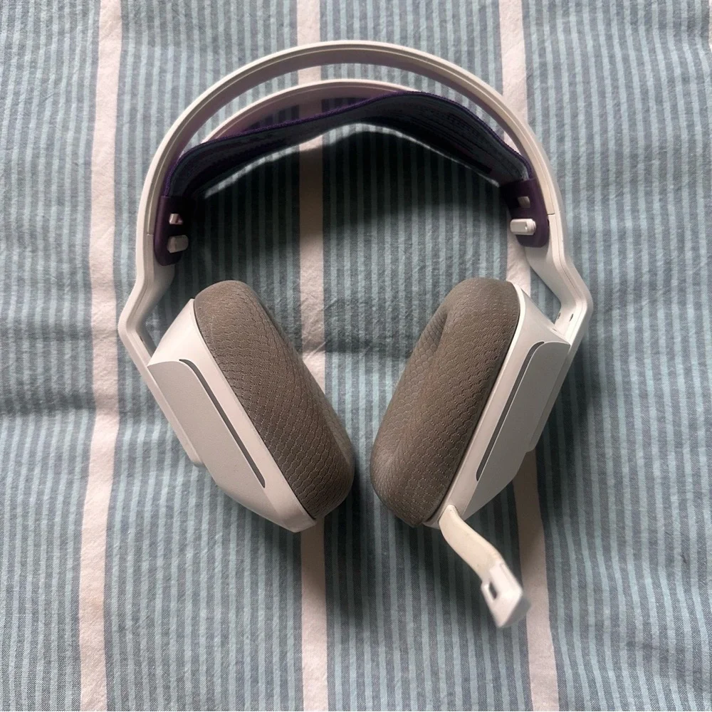 Logitech G733 Lightspeed Wireless Gaming Headset